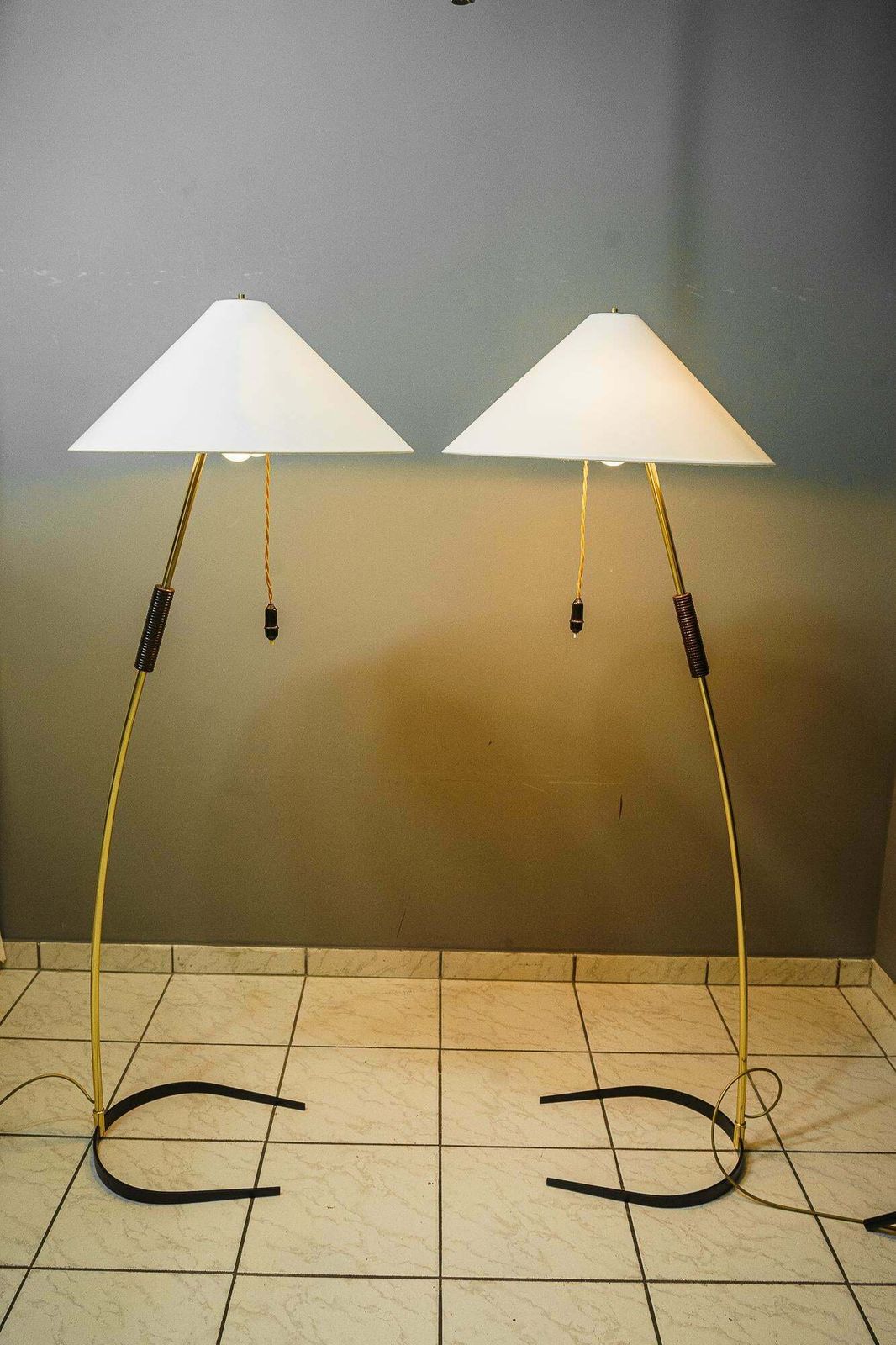 photo vinterior 2x Rupert Nikoll Floor Lamps With Wood Handle, Circa 1950s