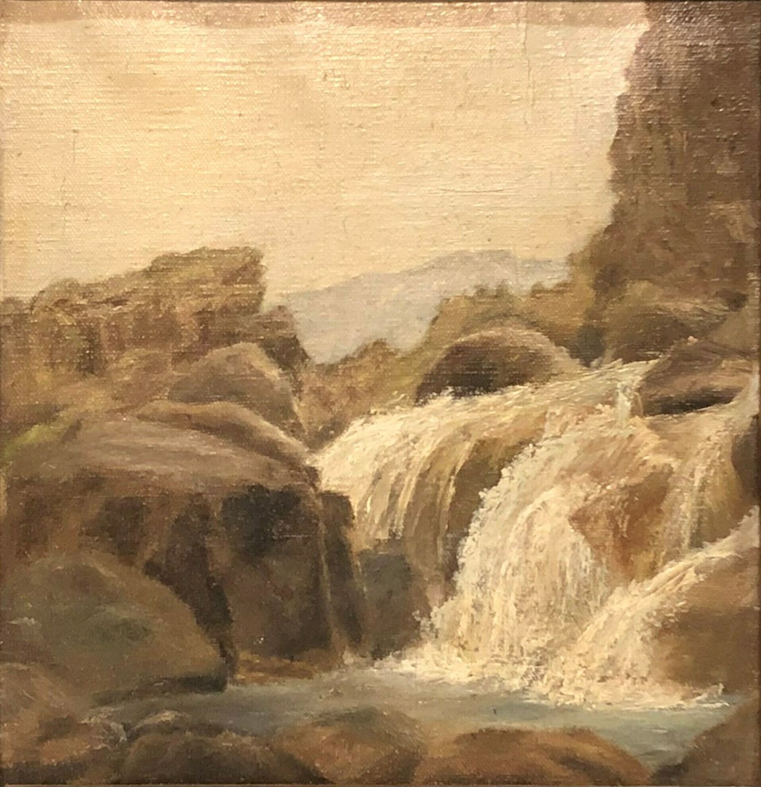 Naturalistisch olieverfschilderij met waterval en berglandschap in vergulde houten lijst photo for sale