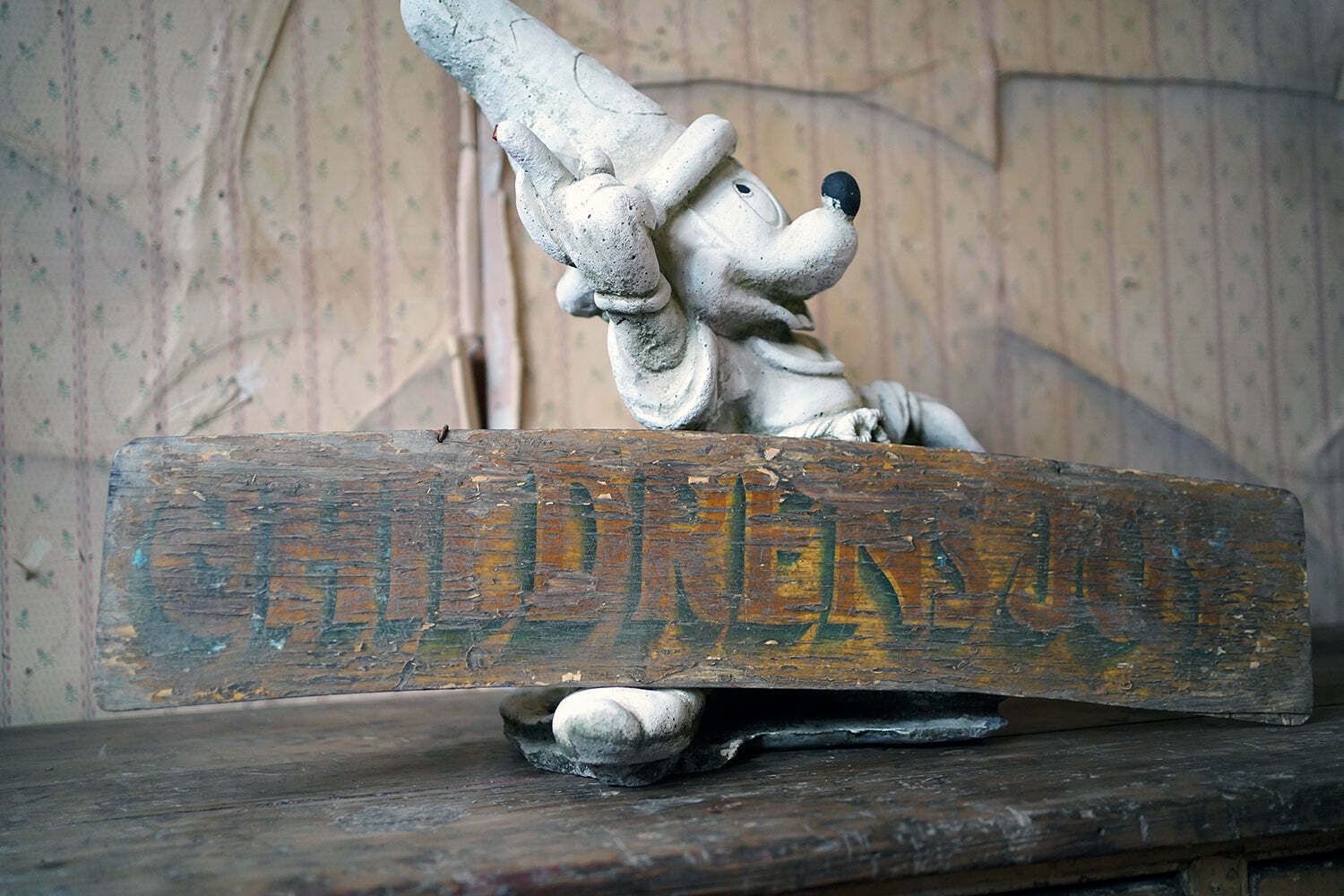 photo vinterior An Early 20thc Hand Painted Fairground Sign; Children’s Joy; C.1910