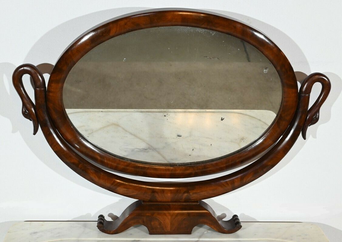 photo furniture Burl Mahogany Dressing Table, Restoration Period – Early 19th Century