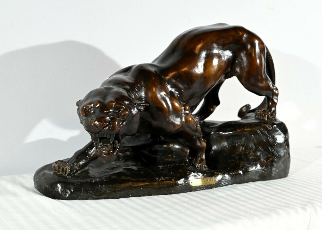 Patinated Terracotta Sculpture “Tiger On The Lookout”, Signed T.Cartier – Early 20th Century photo for sale