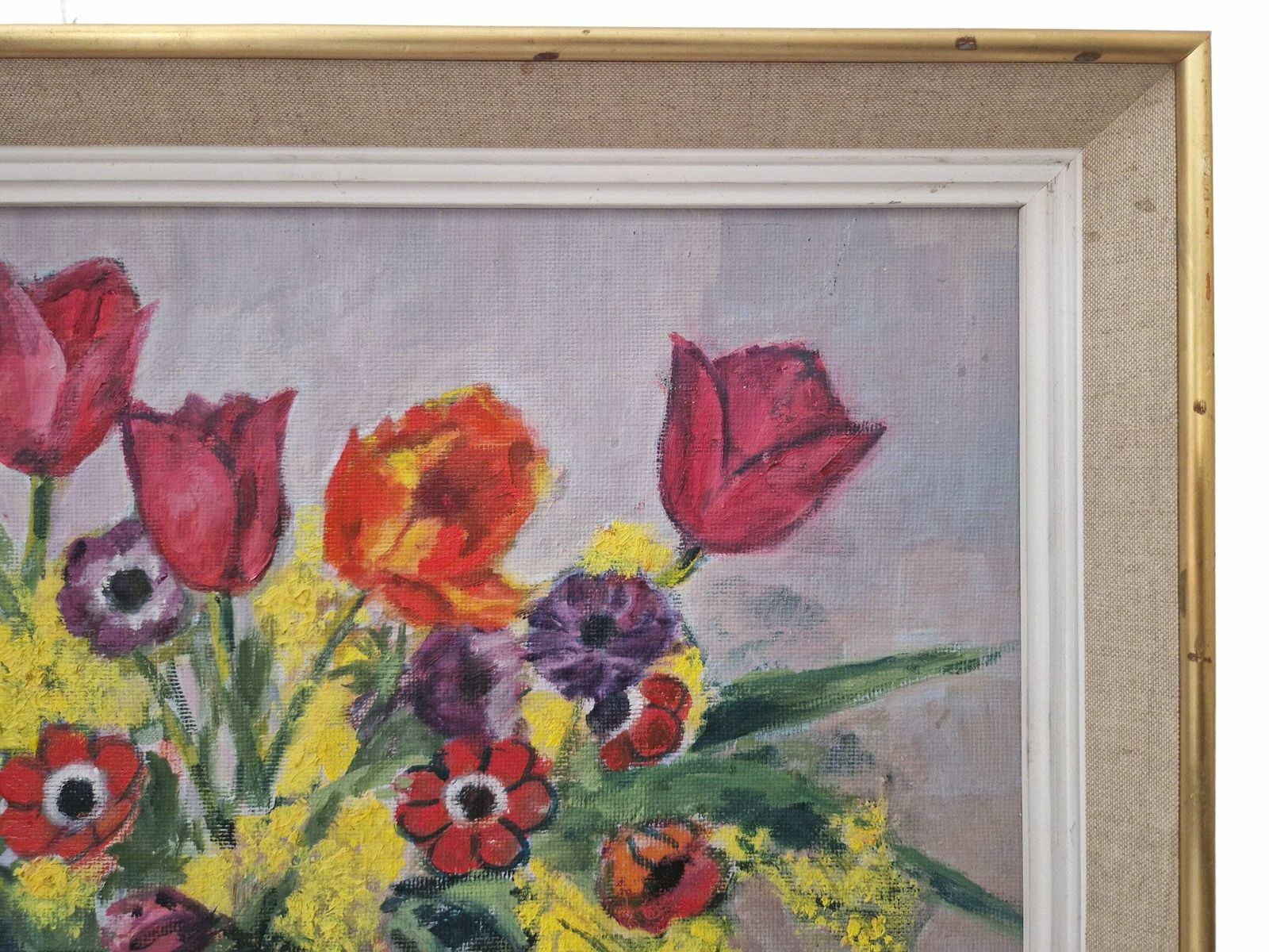 Bloemenstilleven Met Tulpen, Anemonen En Mimosa's – Frans Landelijk Bloemstuk photo vintage