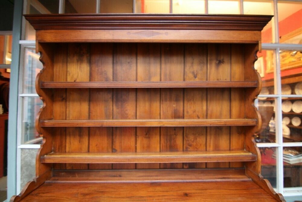 19th Century Welsh Talwrn Dresser photo vinterior