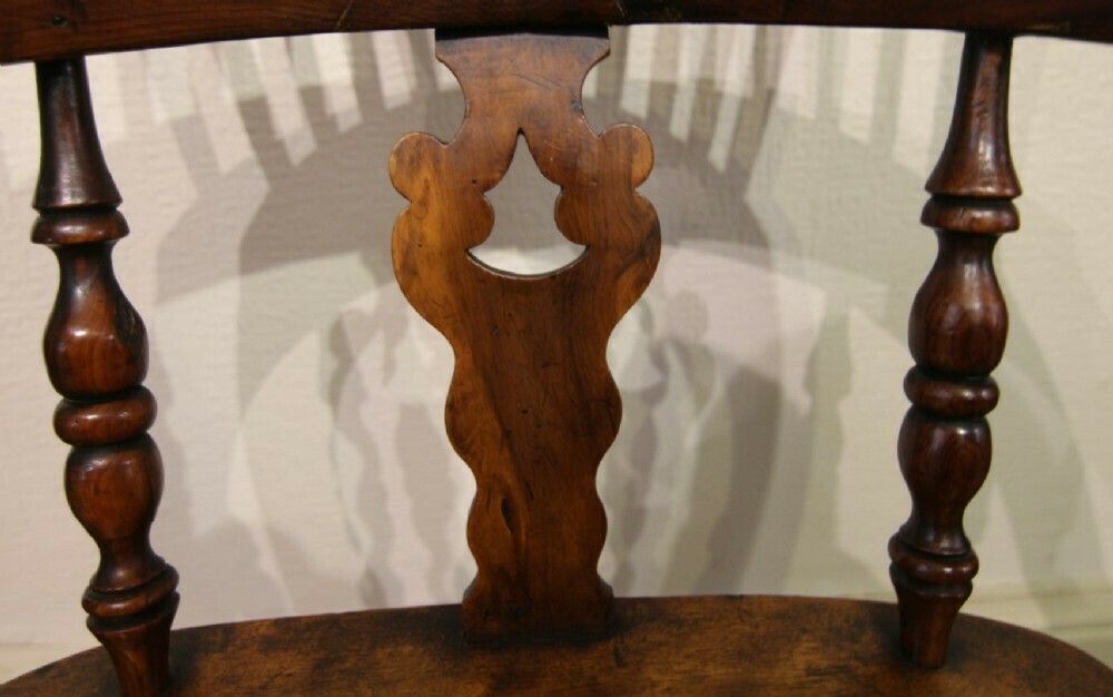 19th Century Broad Arm Yew Wood Windsor Armchair photo vinterior