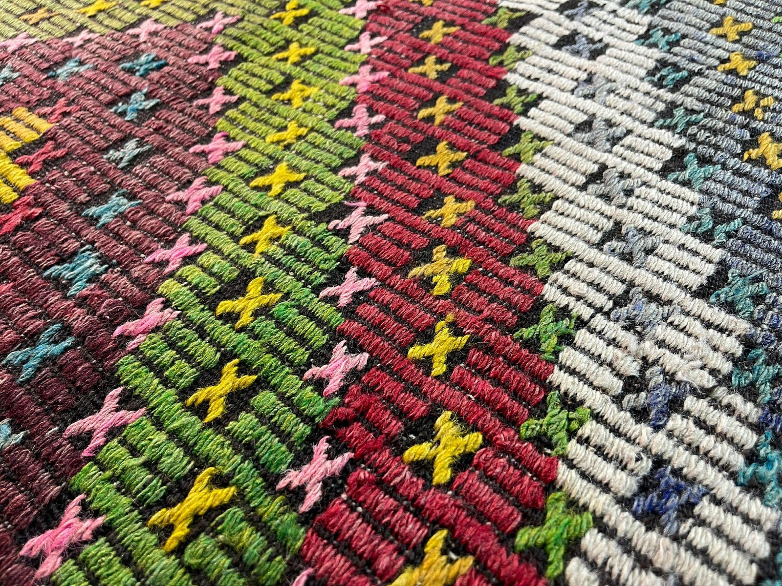 photo furniture Turkish Mini Kilim Rug ,Vintage Anatolian Turkish Kelim 97 X 65 Cm