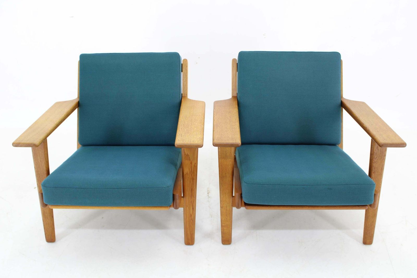 1960s Hans J. Wegner Pair Of Ge 290 Armchairs In Oak For Getama, Denmark photo for sale