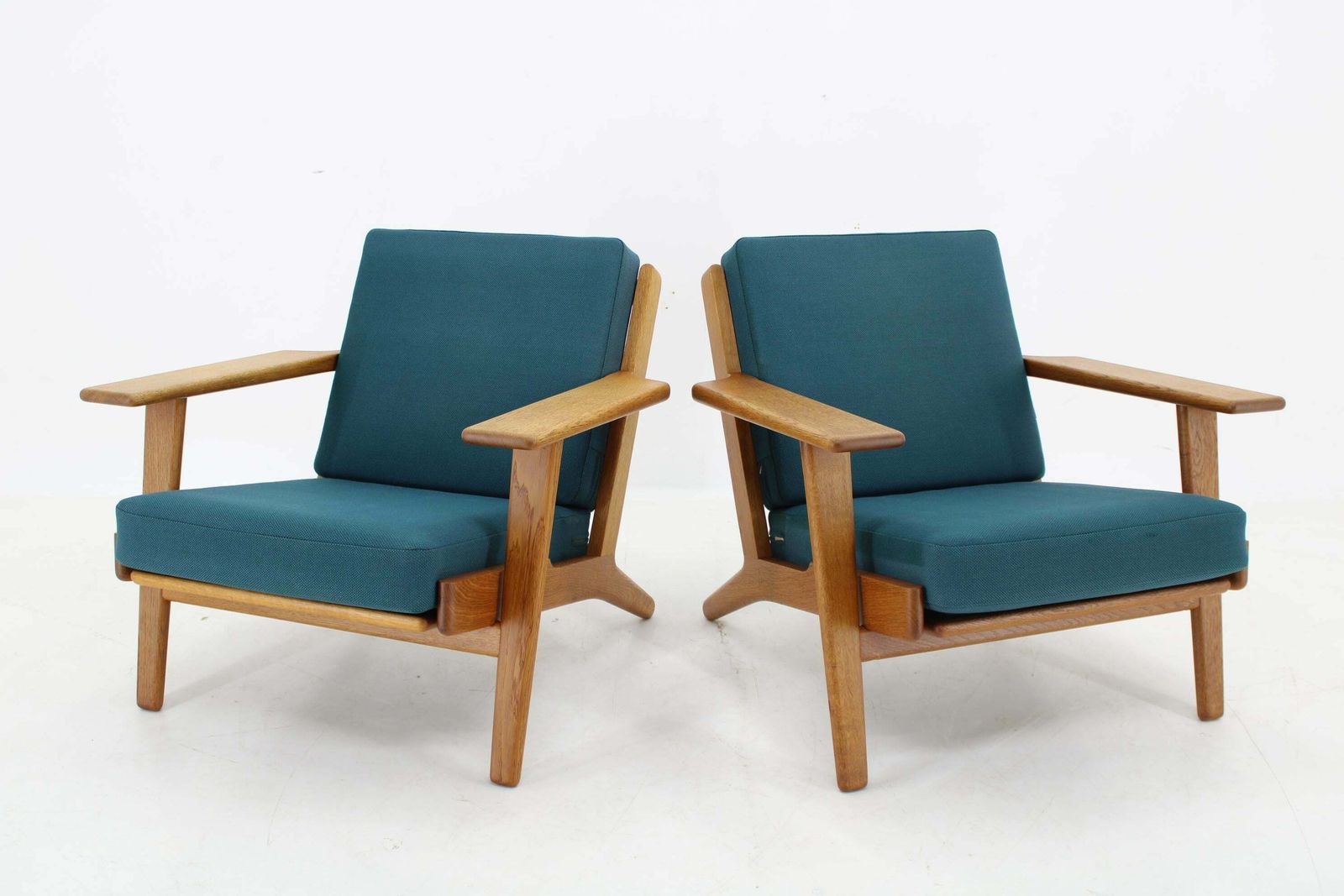 1960s Hans J. Wegner Pair Of Ge 290 Armchairs In Oak For Getama, Denmark photo Furniture