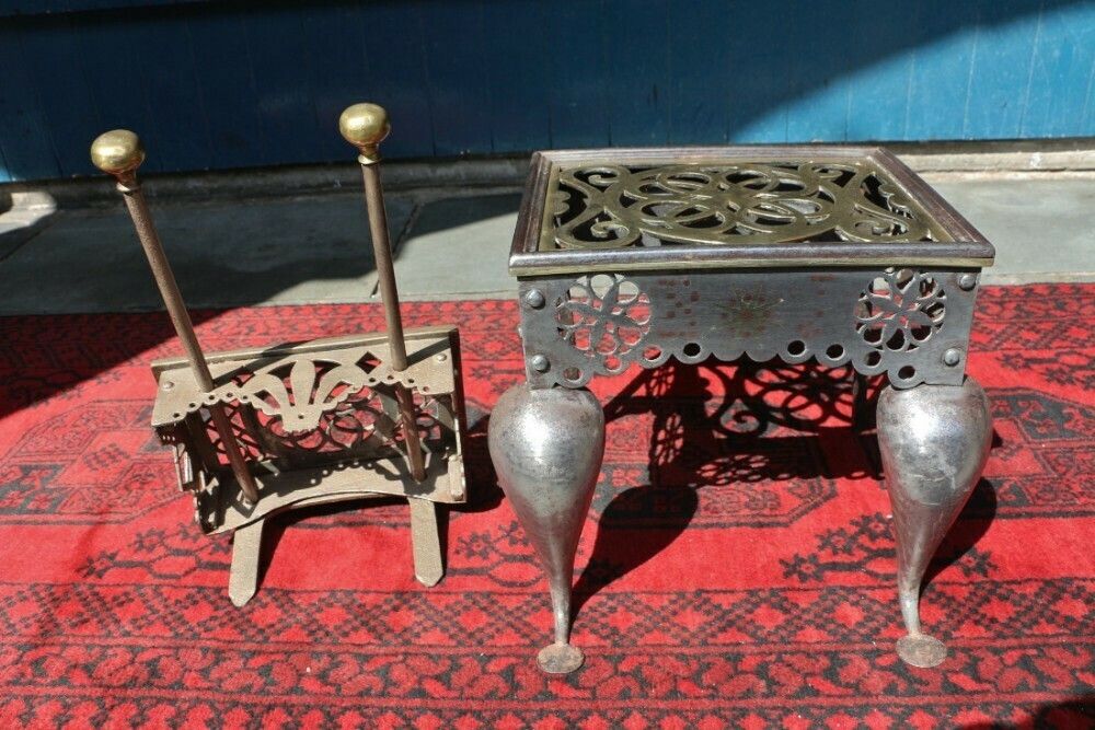 photo furniture Fine 19th Century Welsh Fireside Footman & Trivet