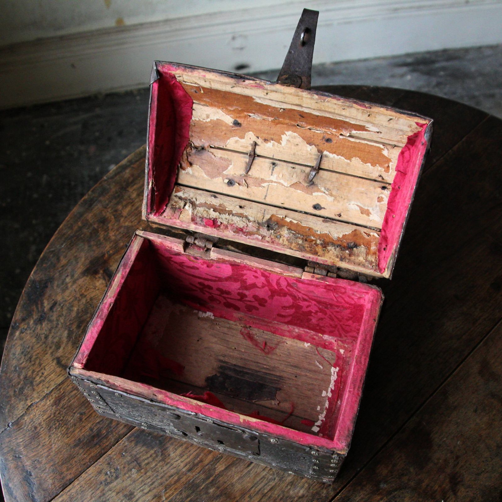 Antique 16th Century Leather Bound Wooden Casket Or Coffret, Spanish photo Furniture