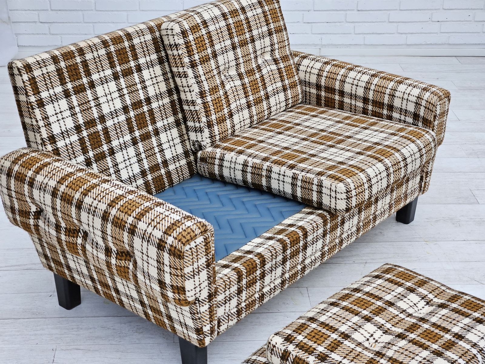 photo buy 1970s, Danish 2 Seater Sofa, Original Very Good Condition, Furniture Wool.