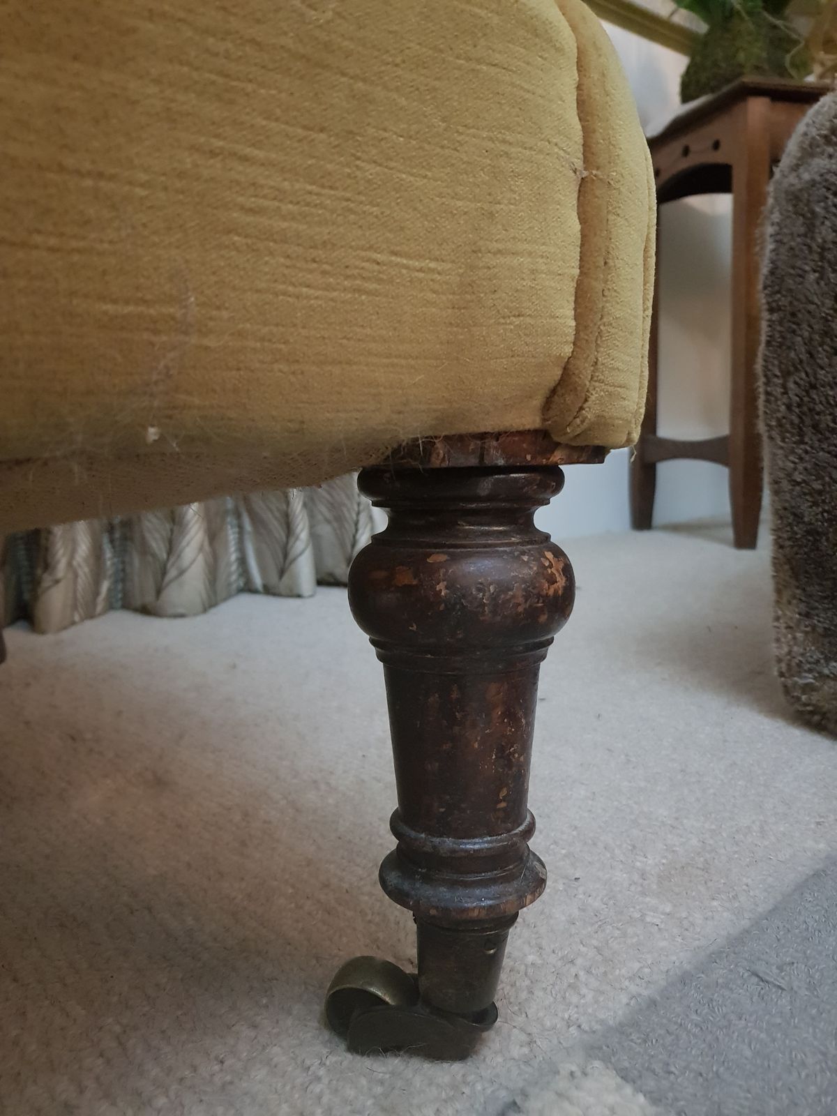 425.0 Gold Velvet And Mahogany Slipper Chair 1900s photo