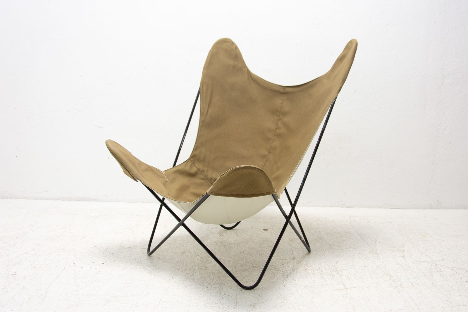 Sculptural Butterfly Chair, 1960s photo buy