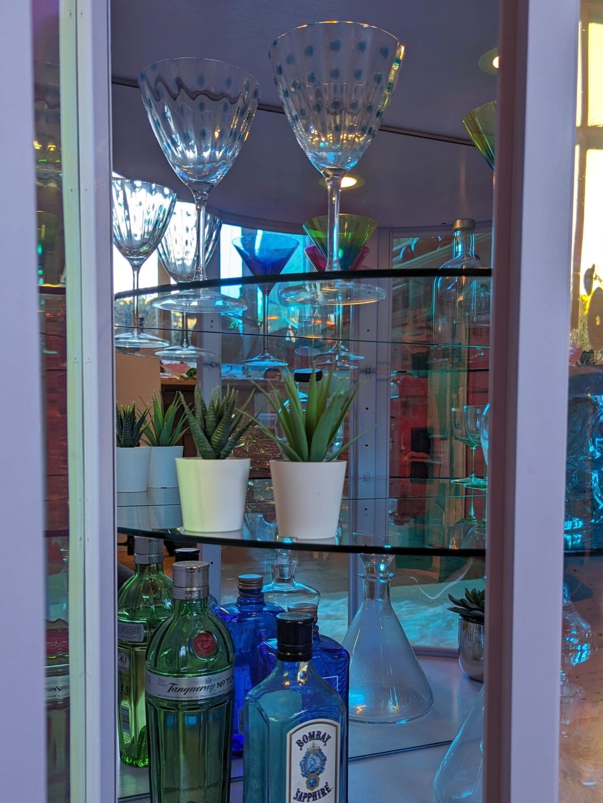 Luna | Lilac Drinks Cabinet With Iridescent Curved Glass photo 1850.0