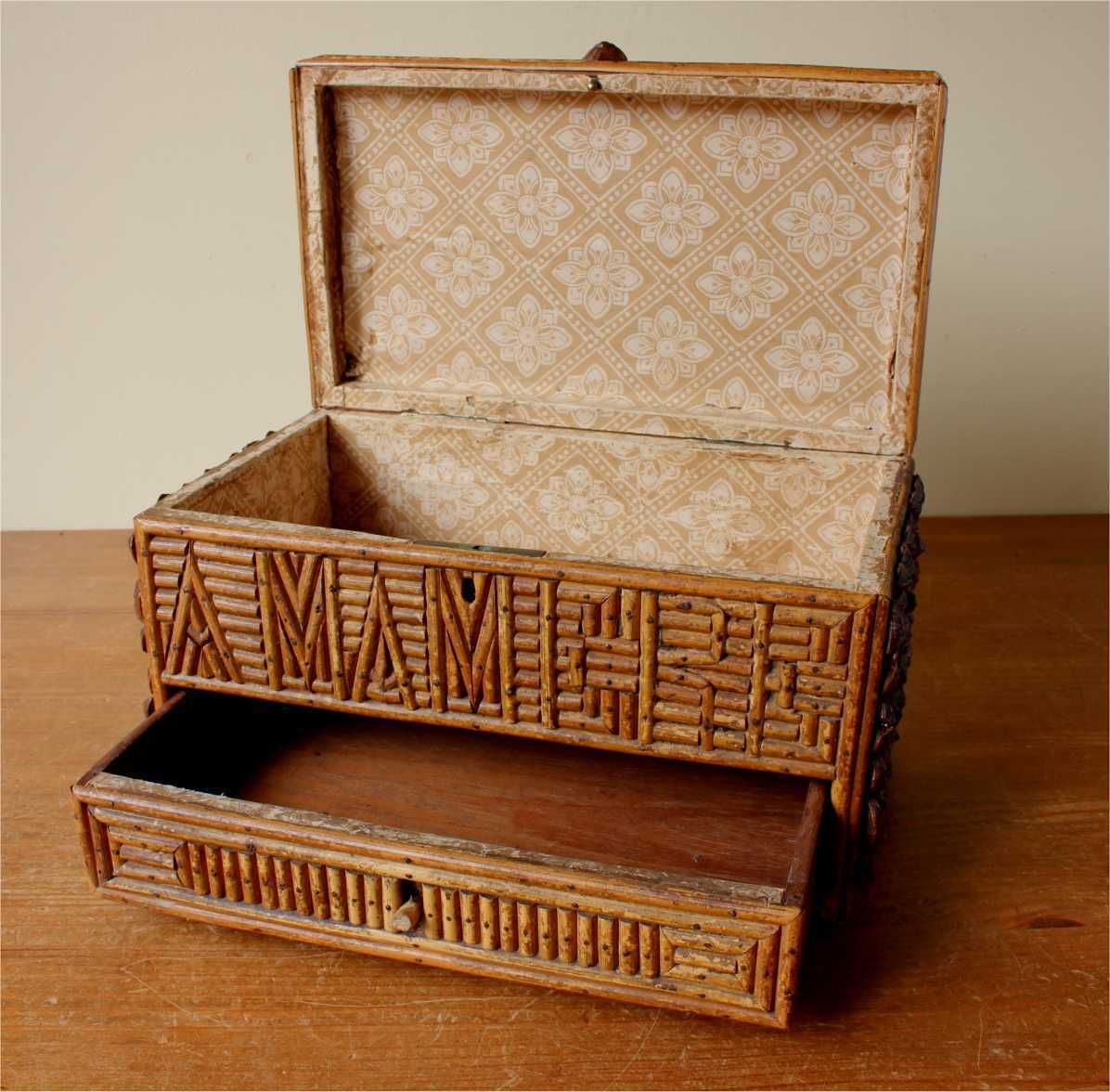 Folk Art Wooden Box & Pine Cone Scale Decoration. Ma Mere French. C1920. photo 430.0