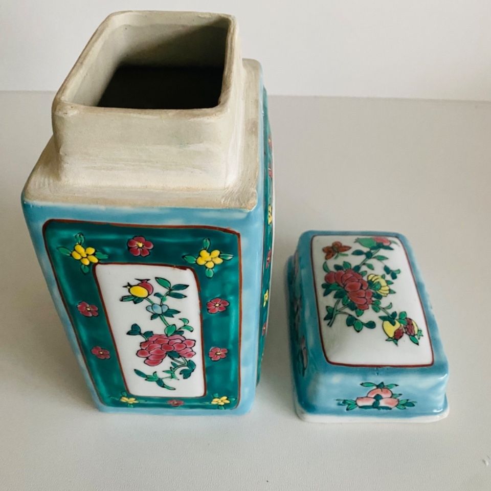 Oosterse Chinese Gedekte Pot, Rechthoekig, Met Handgeschilderde Bloemen photo Woonaccessoires