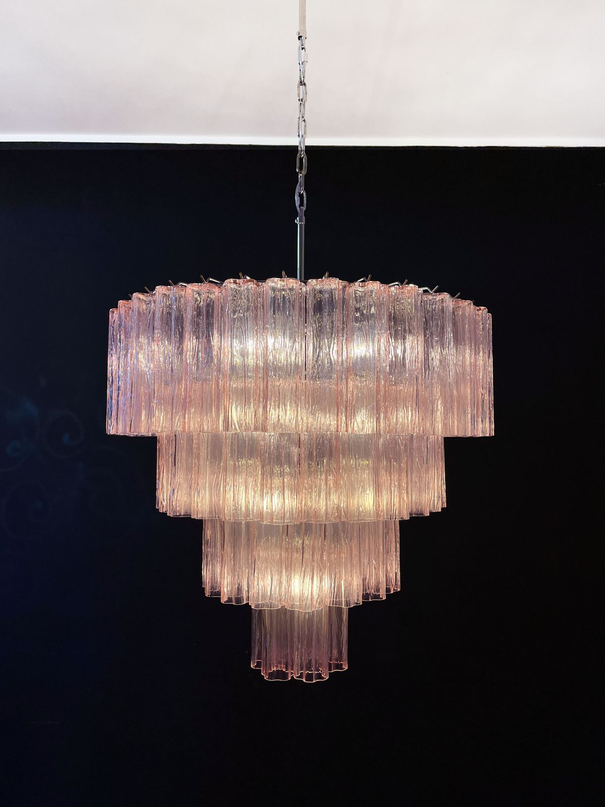 photo vinterior Huge Vintage Murano Glass Tiered Chandelier   78 Pink Glasses