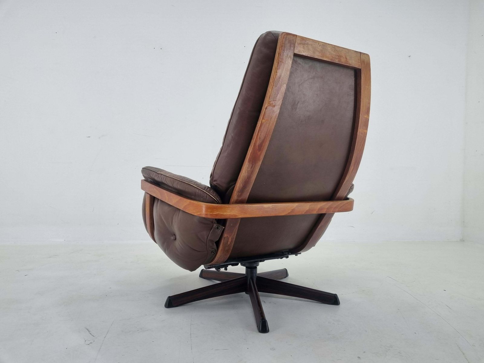 Midcentury Swivel Leather And Wood Armchair Göte Möbler Nässjö, Sweden, 1960s photo for sale