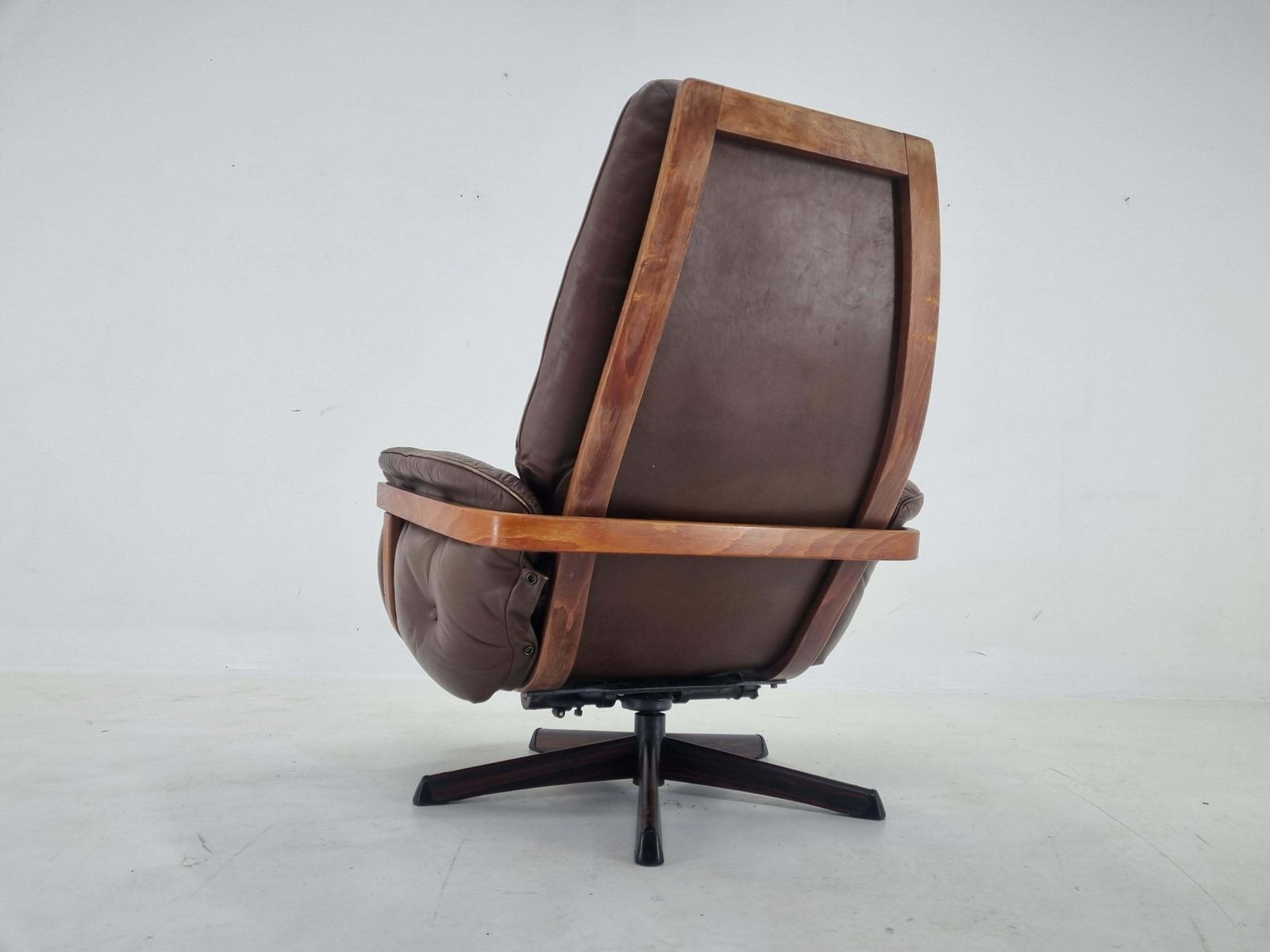 Midcentury Swivel Leather And Wood Armchair Göte Möbler Nässjö, Sweden, 1960s photo Furniture