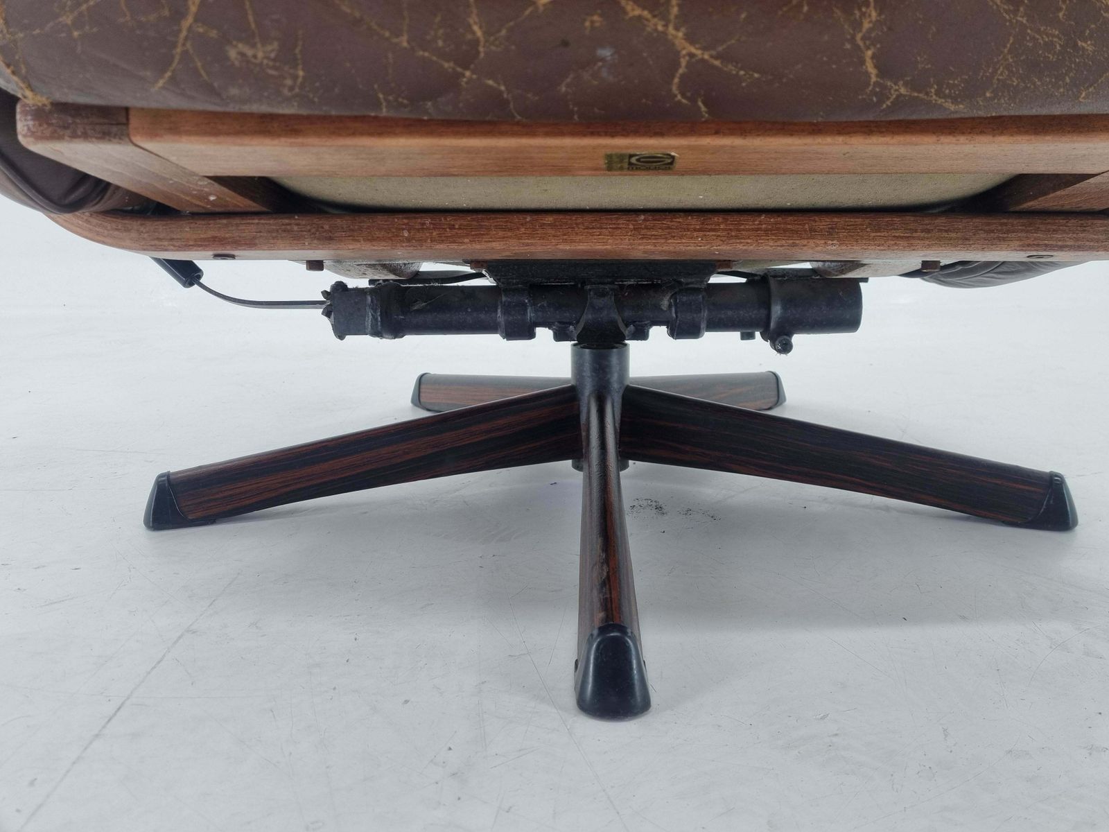 Midcentury Swivel Leather And Wood Armchair Göte Möbler Nässjö, Sweden, 1960s photo vintage