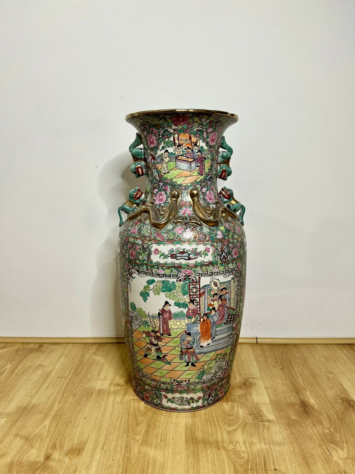 Fantastic Pair Of Antique Large Chinese Floor Standing Vases photo vinterior