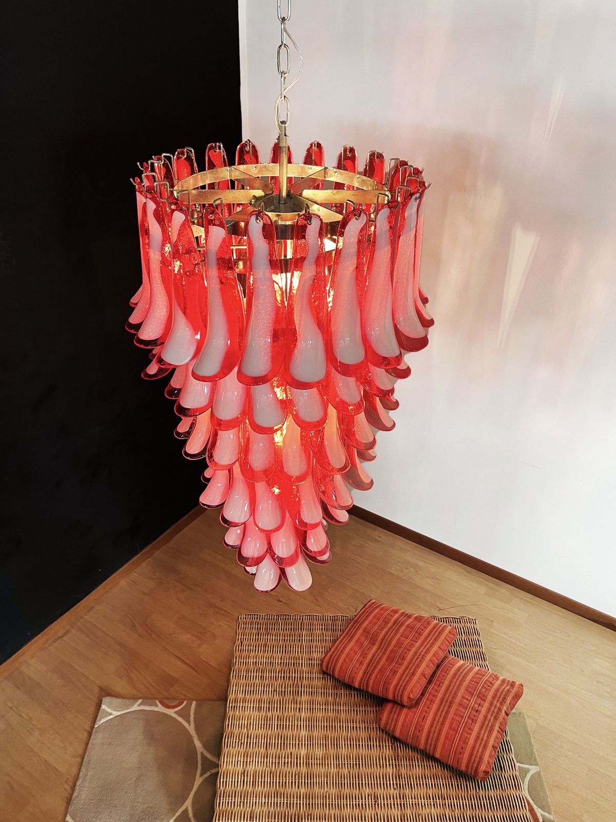 Huge Italian Murano Glass Spiral Chandelier   83 Pink Glass Petals photo Lighting