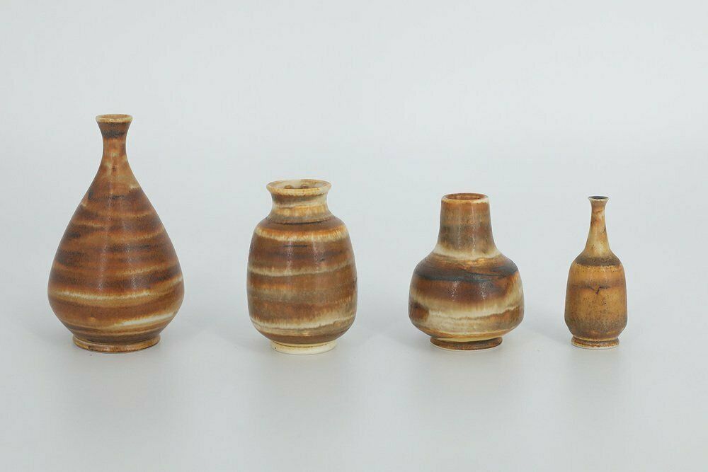 Set Van 4 Kleine Mid Century Scandinavisch Moderne Honingkleurige Stoneware Vaasjes Door Gunnar Borg Voor Höganäs Ceramics, Jaren 1960