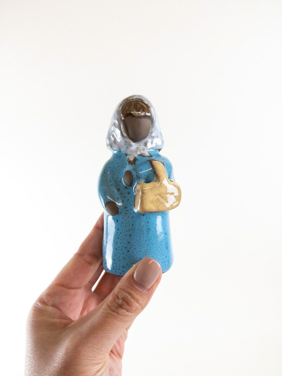 photo furniture Jie Gantofta Sweden Figurine   Girl Holding A Basket Figure
