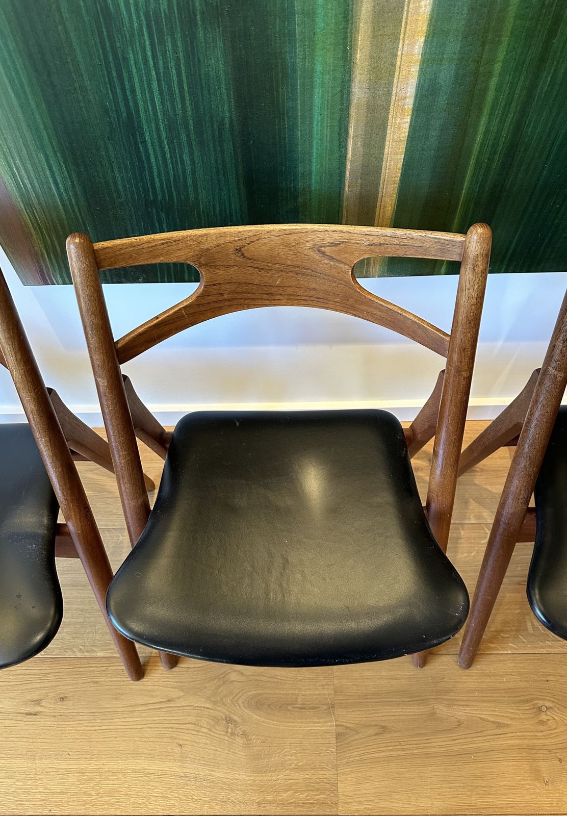 Set Of 4 + 2 Hans Wagner Sawbuck Chair In Teak And Black Leather photo furniture