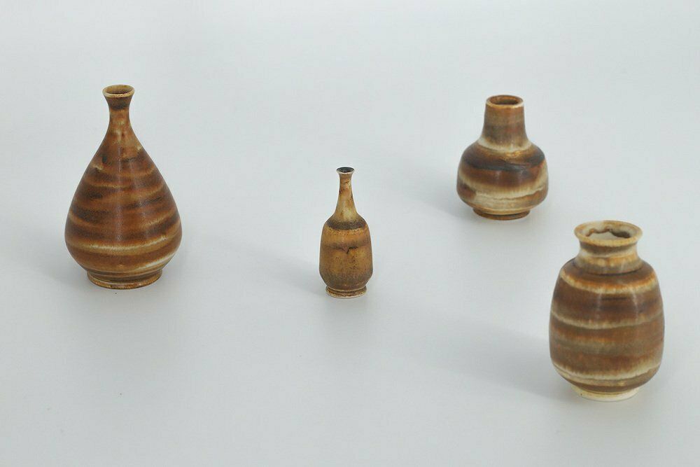 Kleine Mid Century Scandinavisch Moderne Vaasjes In Honingkleurig Steengoed Van Gunnar Borg Voor Höganäs Ceramics, Jaren 1960, Set Van 4 photo vintage