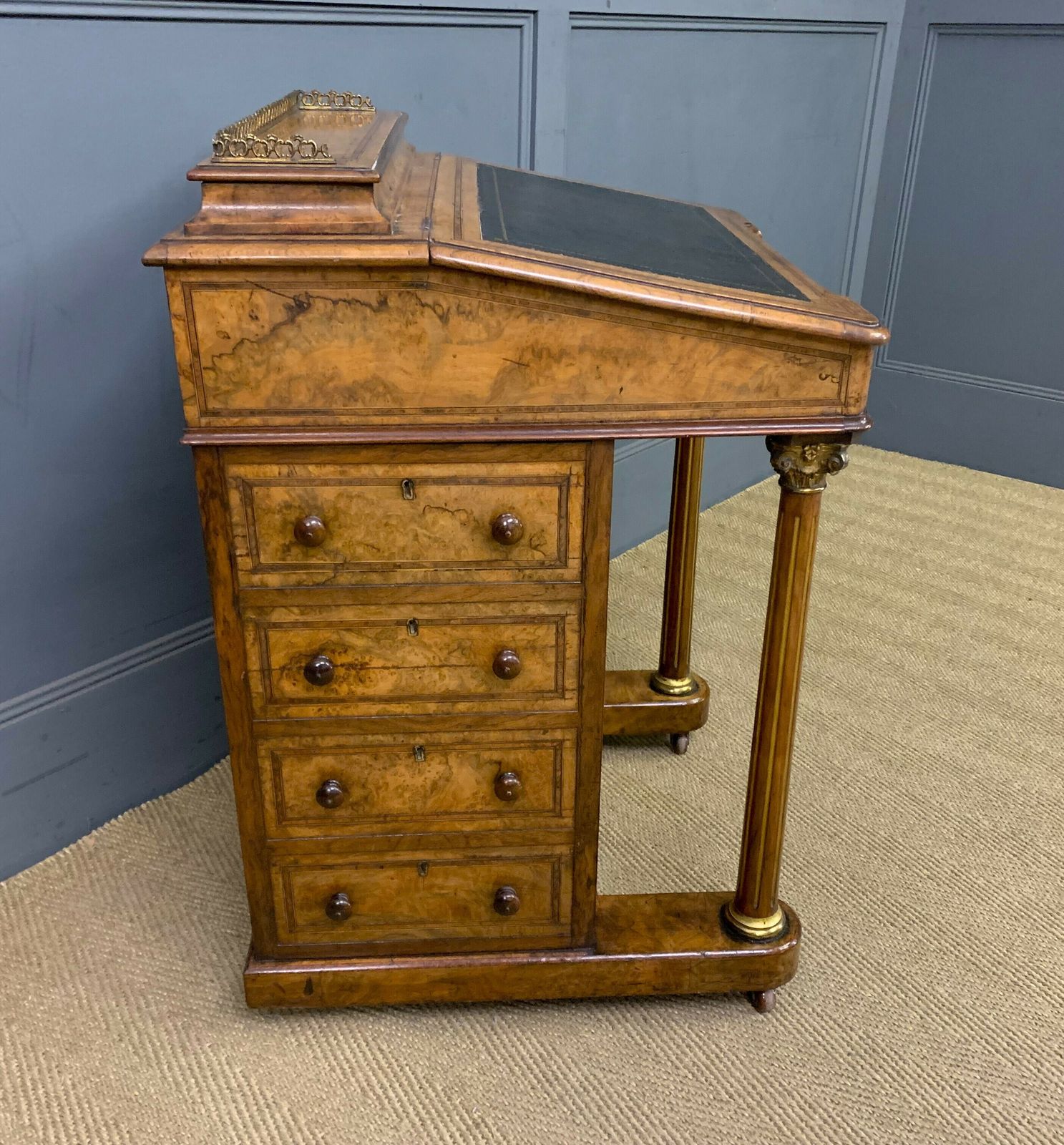 photo vintage Victorian Inlaid Burr Walnut Davenport