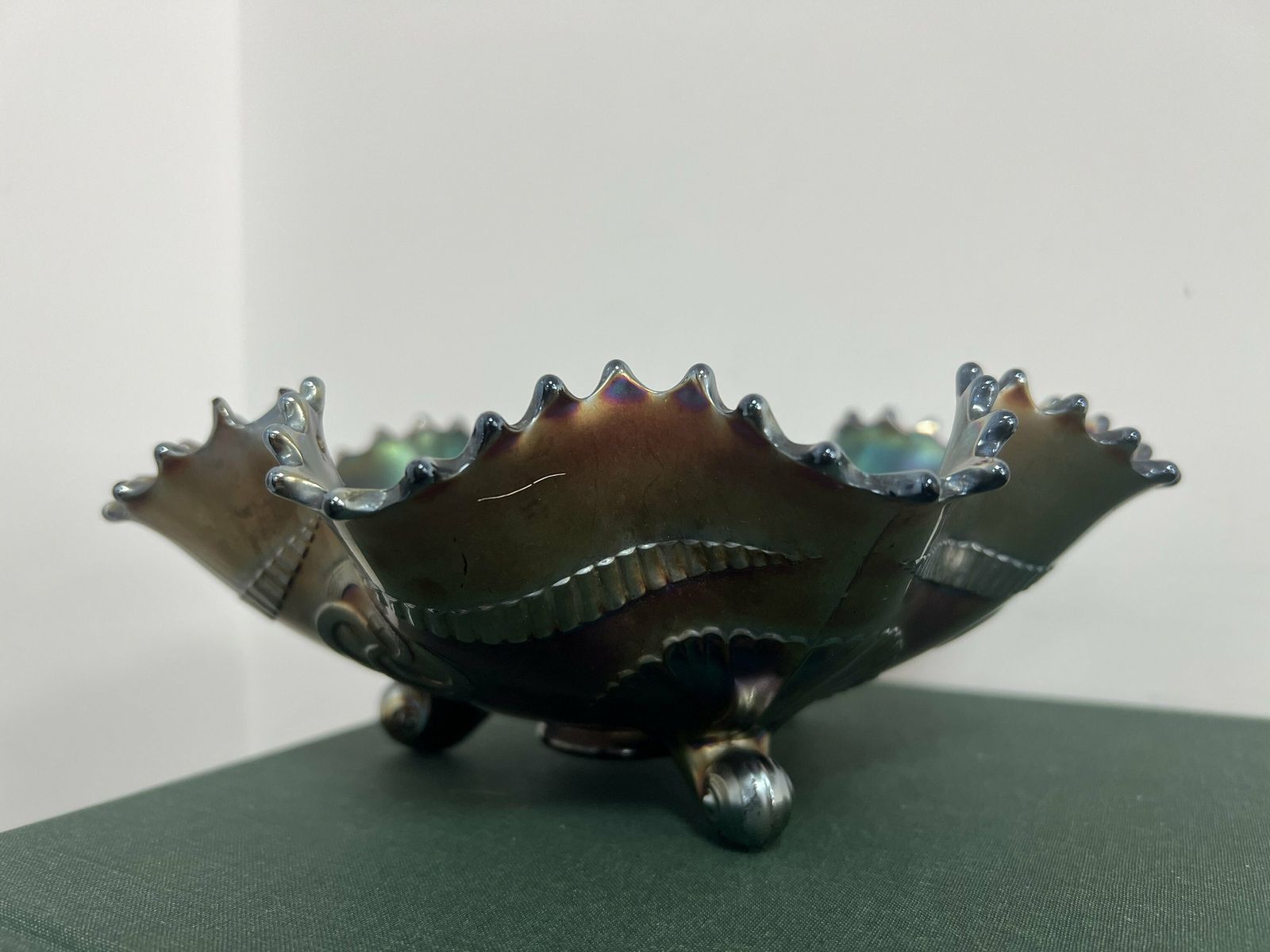 Antique Northwood Carnival Glass Wishbone Orchid Footed Ruffled Bowl Amethyst Ruffles Glass Dish photo vinterior