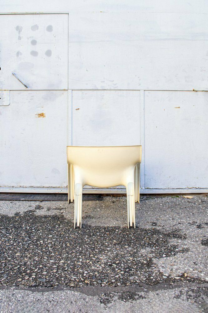Vicar Armchairs By Vico Magistretti For Artemide, 1970s, Set Of 2 photo vintage