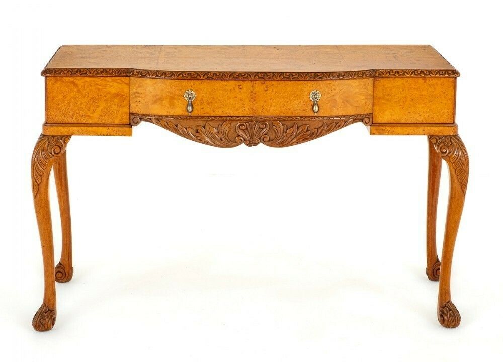 Queen Anne Side Table Walnut, 1930s