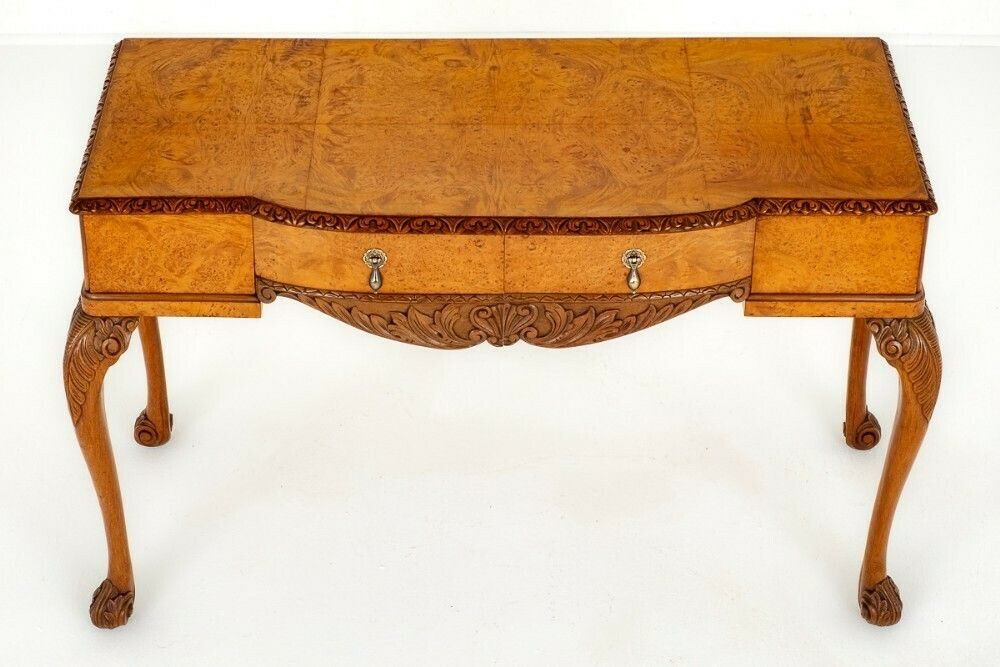 Queen Anne Side Table Walnut, 1930s photo Furniture