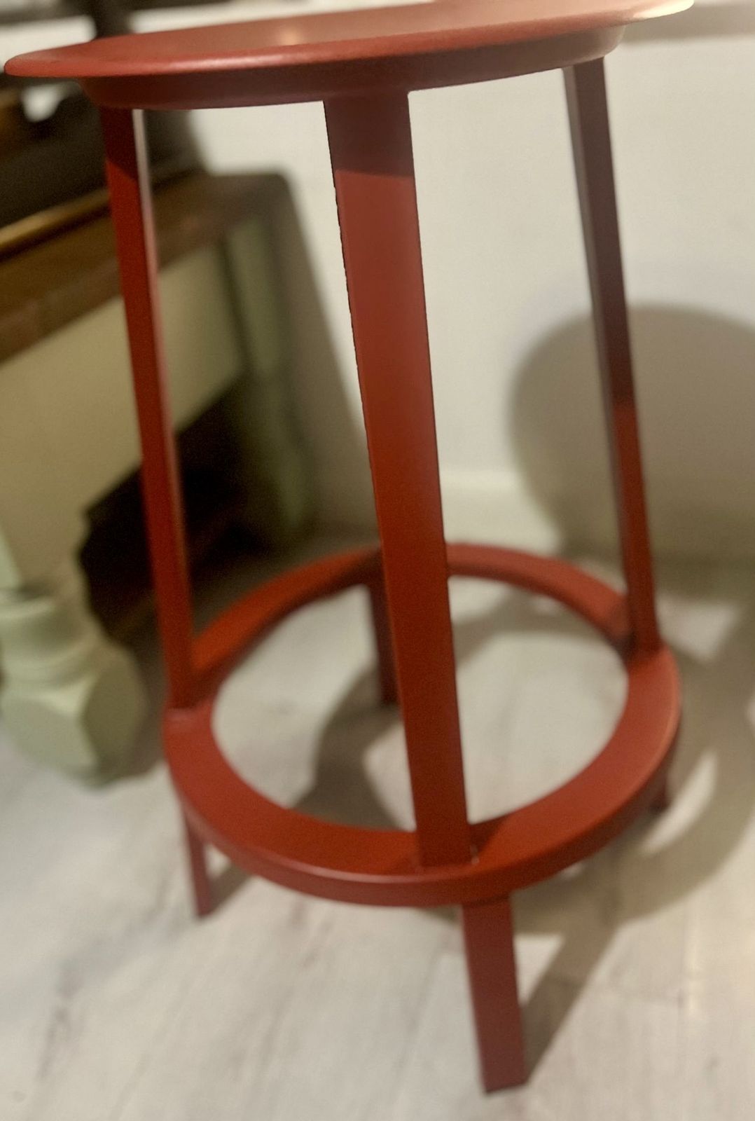 Hay  Revolver Swivel Bar Stool Metal Red photo vinterior