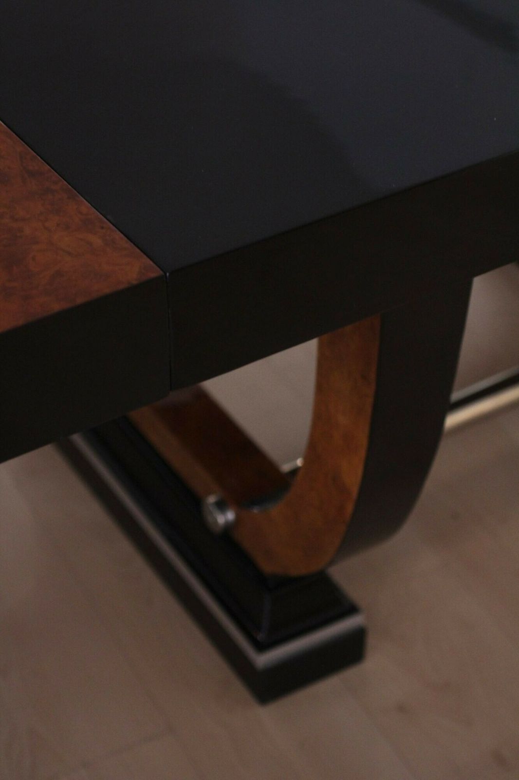 photo vinterior Expandable Art Deco Dining Table, Thuja Roots, Lacquered, France, Circa 1930