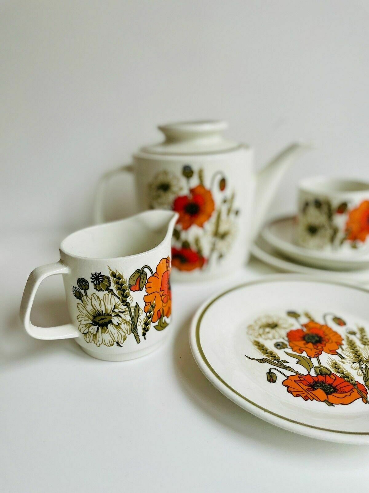J&G Meakin Studio "Poppy" Tea Pot & Milk Jug, 2 Cups & Saucers, 2 Tea Plates photo Home Decor