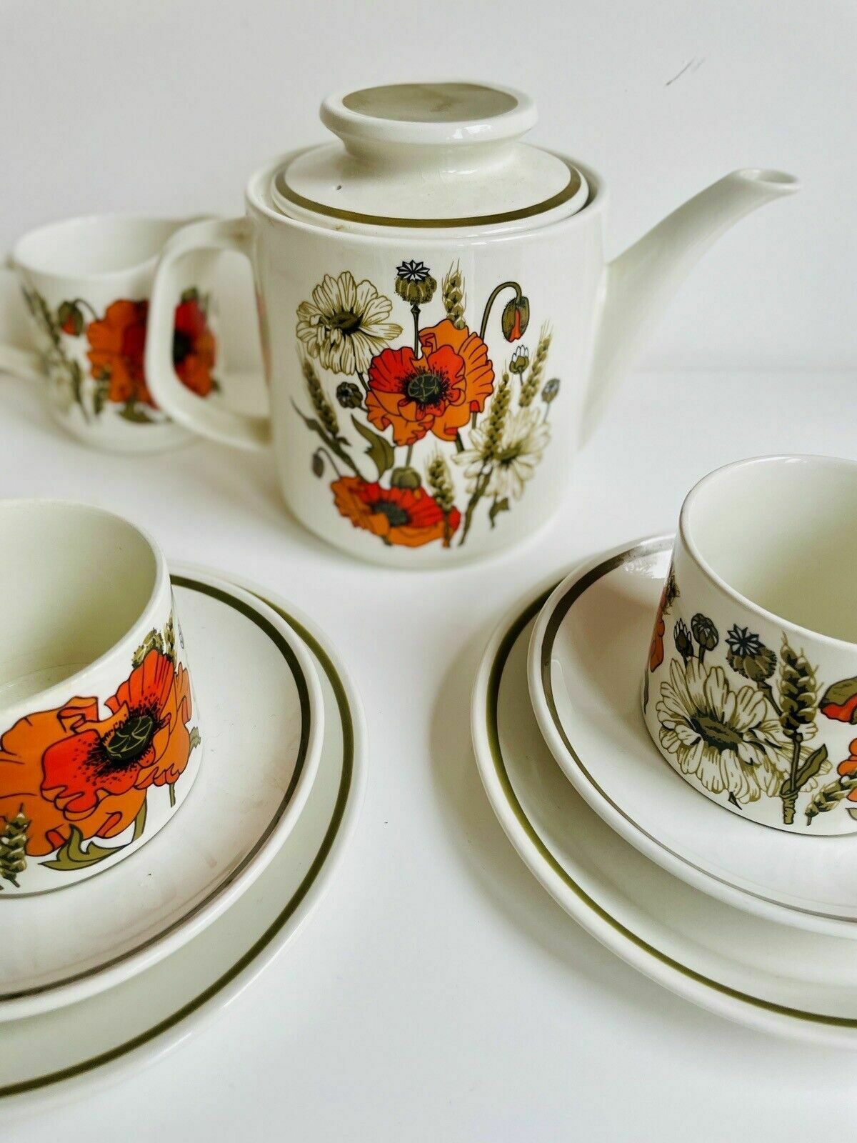 J&G Meakin Studio "Poppy" Tea Pot & Milk Jug, 2 Cups & Saucers, 2 Tea Plates photo 50.0