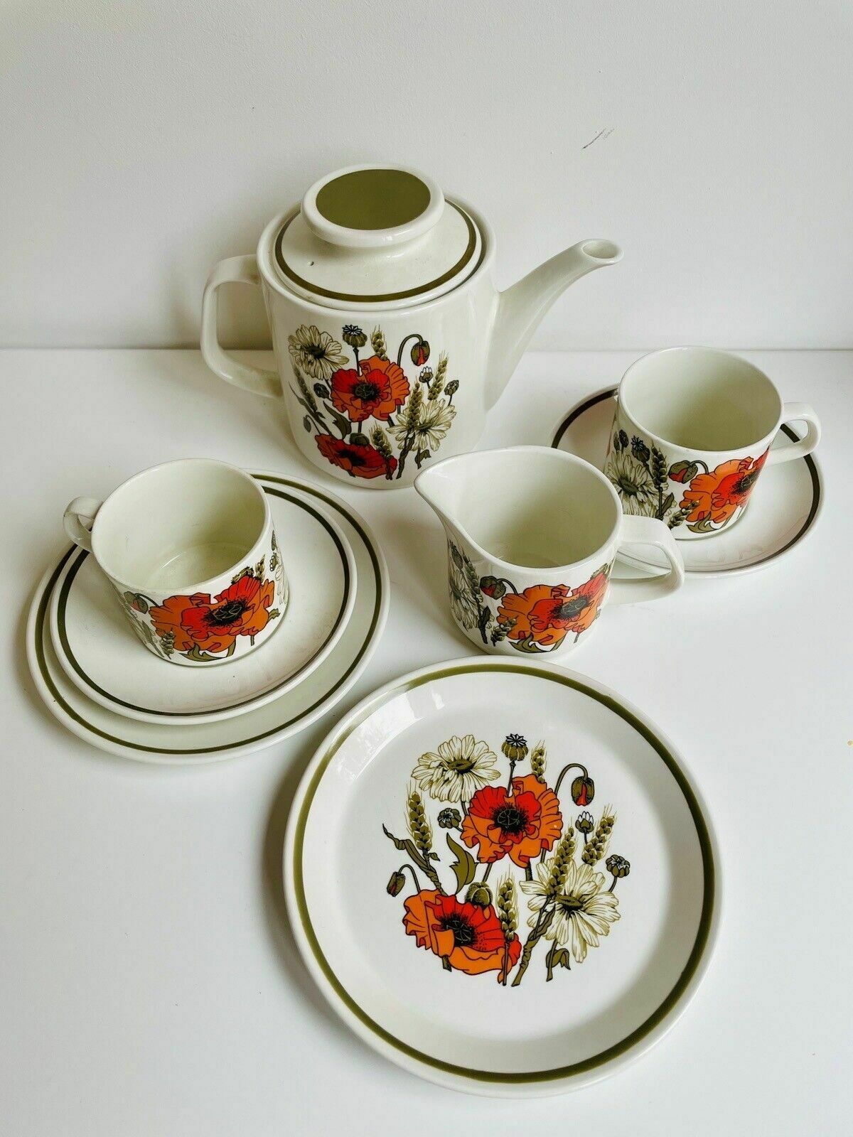 J&G Meakin Studio "Poppy" Tea Pot & Milk Jug, 2 Cups & Saucers, 2 Tea Plates photo vintage