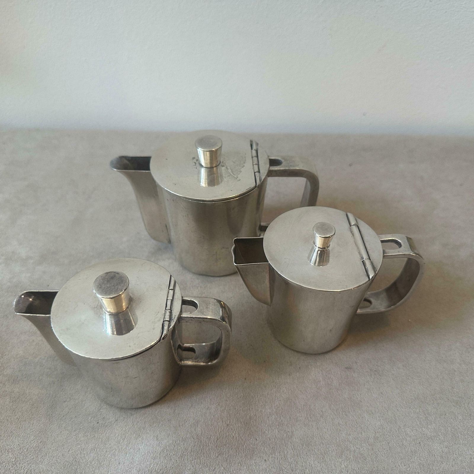 photo furniture 1940s Art Deco Set Of Three Alpaca Coffee Pot By Krupp Designed By Gio Ponti