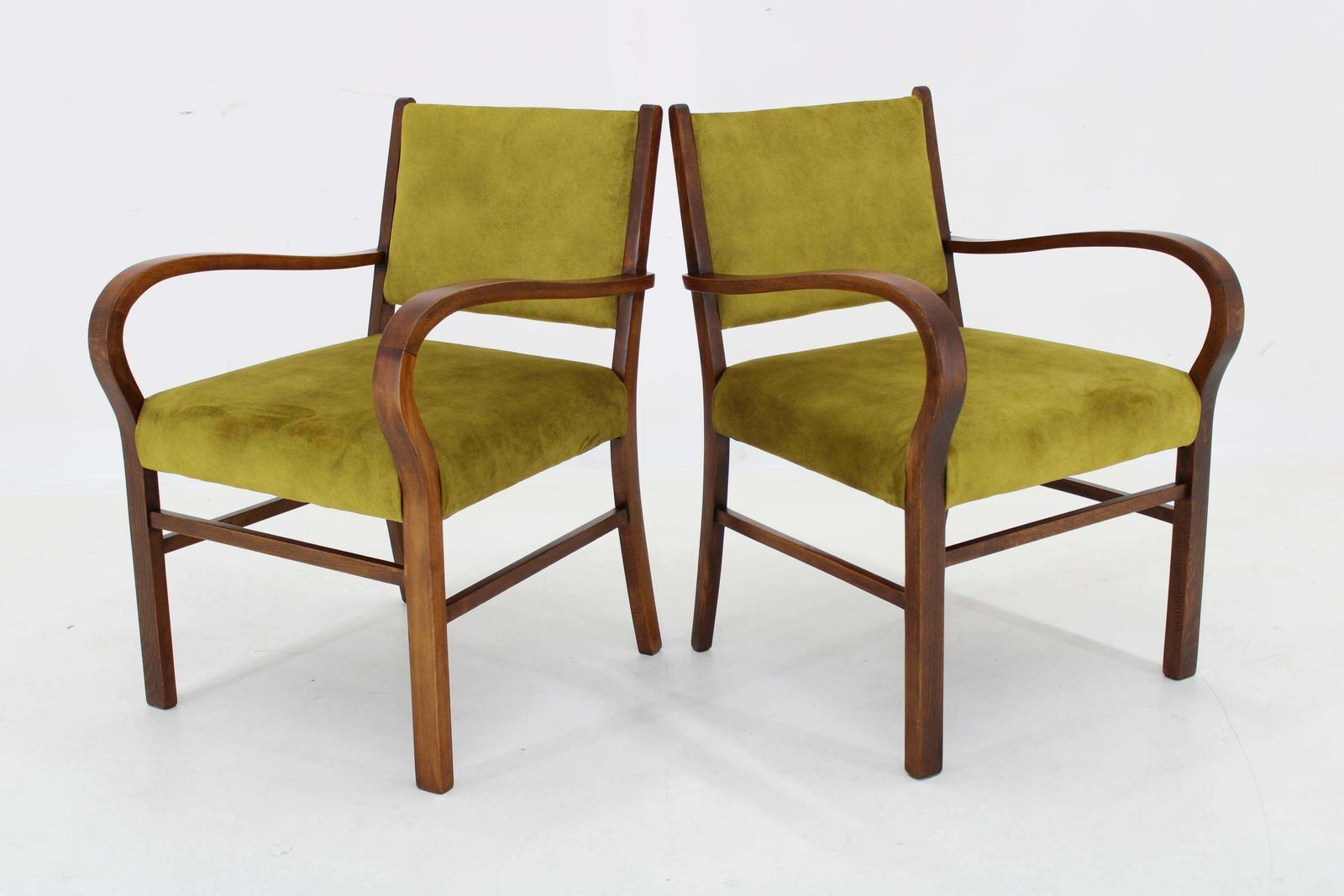 1940s Pair Of Restored Beech Art Deco Armchairs Czechoslovakia photo vinterior
