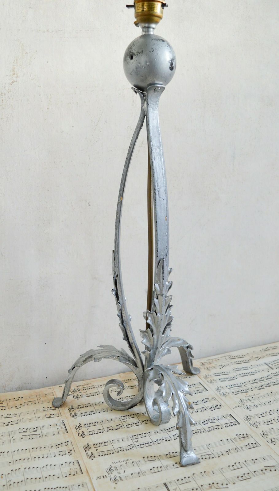 Handmade Tall Acanthus Leaves Table Lamp, Silver Desk Night Light Table Light 50x22 Cm, Long 3.10 Meter Cable Lead photo vintage