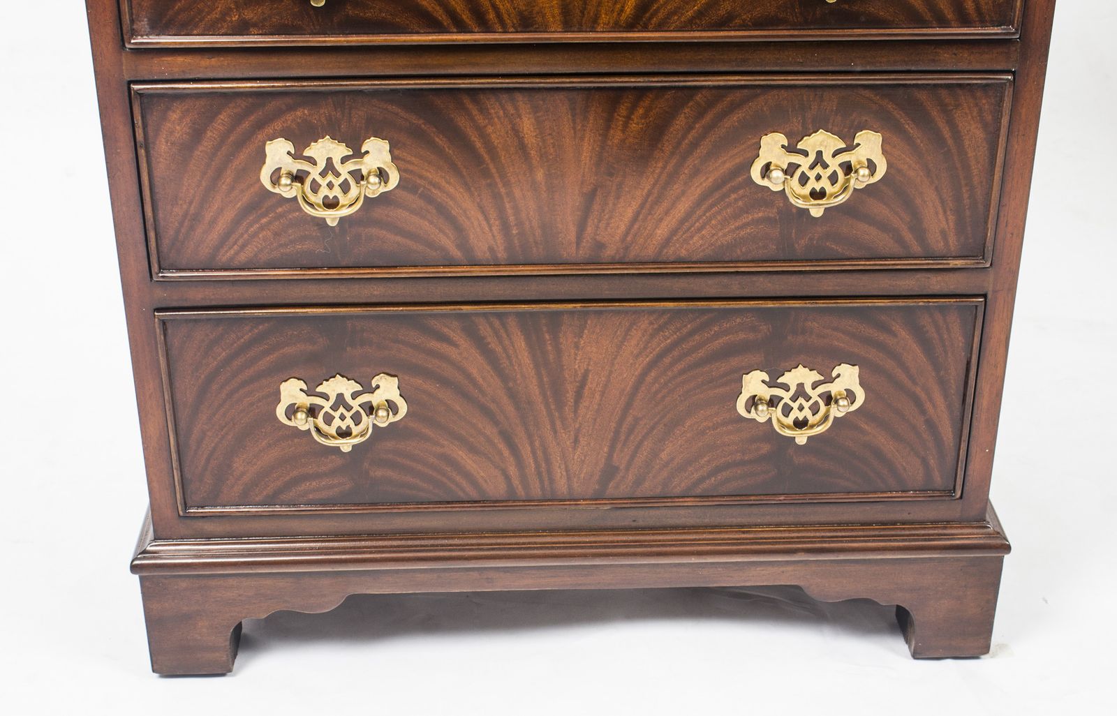 2200.0 Vintage Pair Of Flame Mahogany Bedside Cabinets With Slides 20th C photo