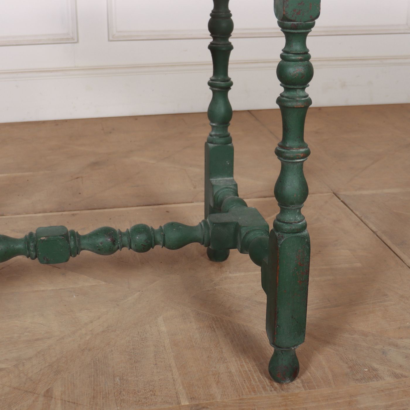 Tables  » Lamp Tables » 18th Century English Lamp Table photo 1620.0