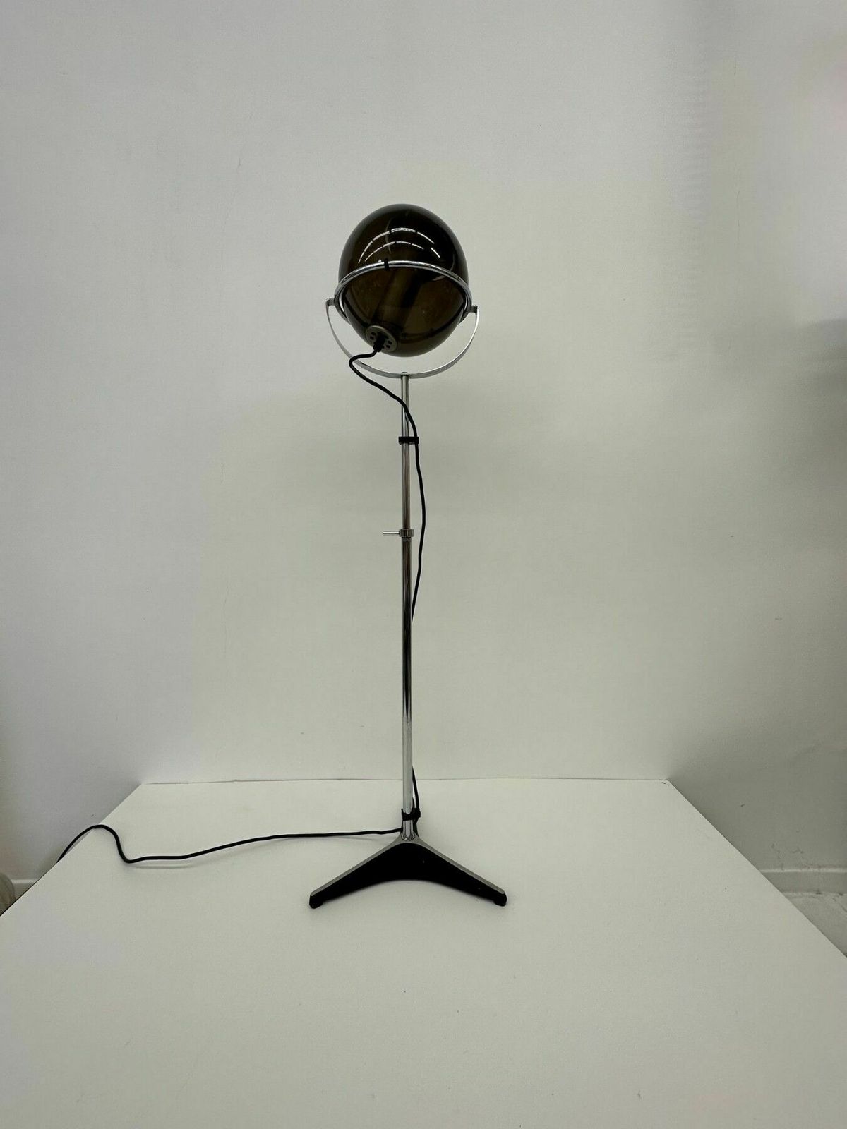 photo buy Raak Globe Vloerlamp Van Frank Ligtelijn, Jaren 1960
