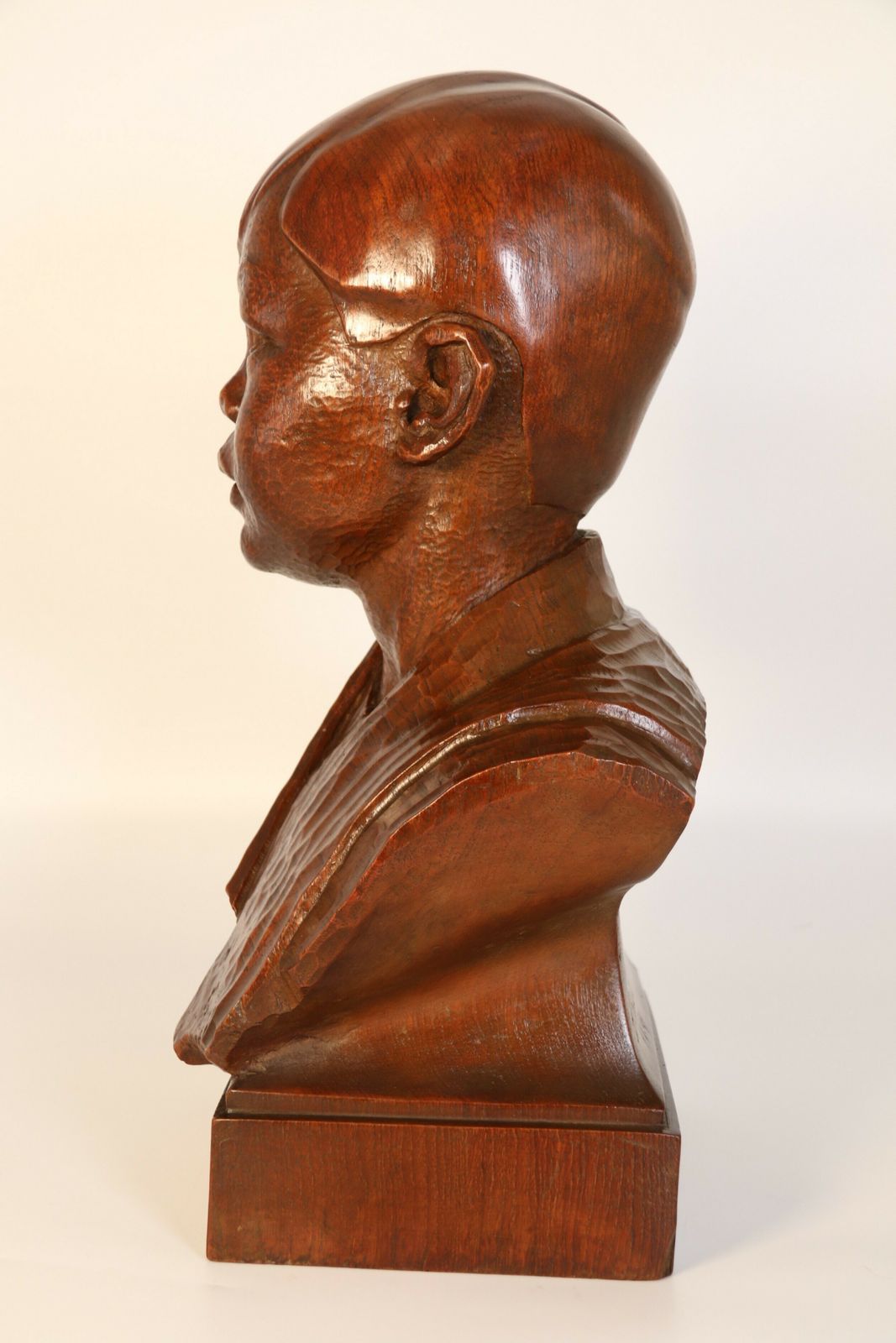 A Fine Carved Life Size Walnut Sculpture Bust Of An Oriental Boy By George Henry Paulin, Scottish (1888 – 1962) photo vinterior