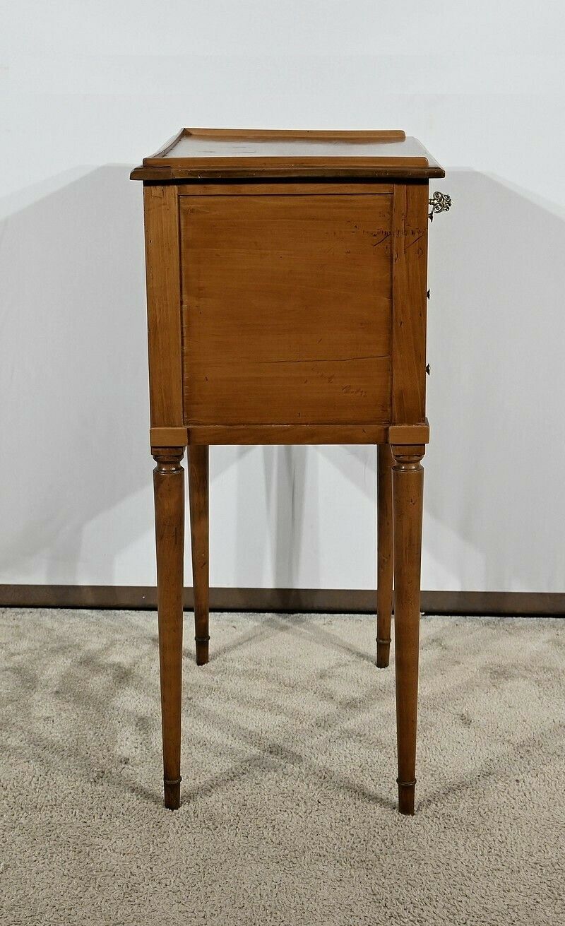 photo furniture Small Living Room Table In Cherry And Walnut, Louis XVI Period – Late 18th Century