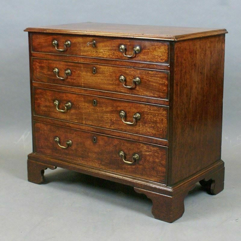 A Georgian Chest In Very Original Condition. photo vinterior