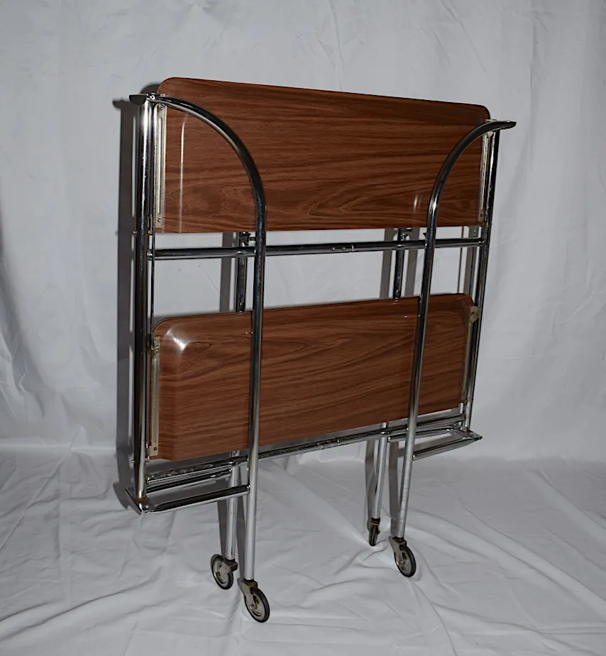 photo vinterior A Mid Century Bremshey & Co German Dinette Trolley. Made Of Chrome & Lamented Wood. It Folds Into A Smaller Frame. Attribution Mark On The Wheels.