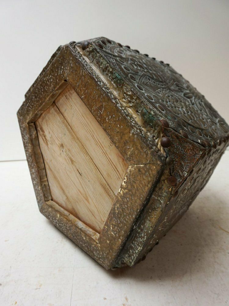 photo vinterior Art Nouveau Planter Or Jardinier In Hardinated Brass And Copper, 1900s